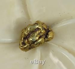 VINTAGE 50's FLOWER PIN BROOCH with NATURAL SOLID GOLD NUGGET CENTER